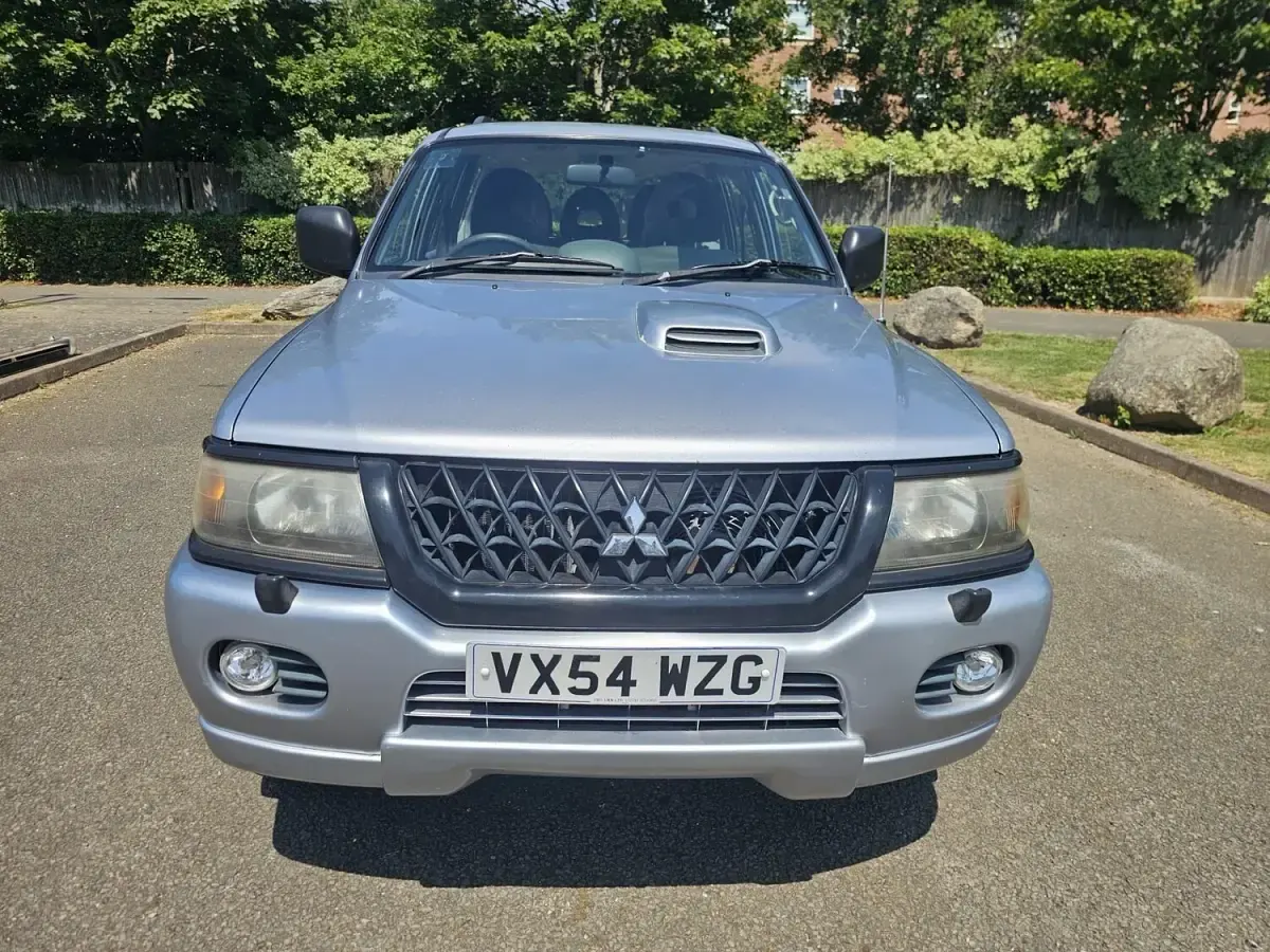 Used Mitsubishi Shogun 114 HP (83 kW) 2004 Silver SUV