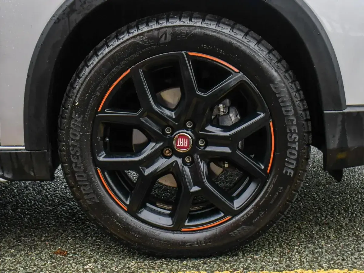 Begagnad Fiat Tipo Garmin 128 HK (94 kW) 2023 Grå Halvkombi