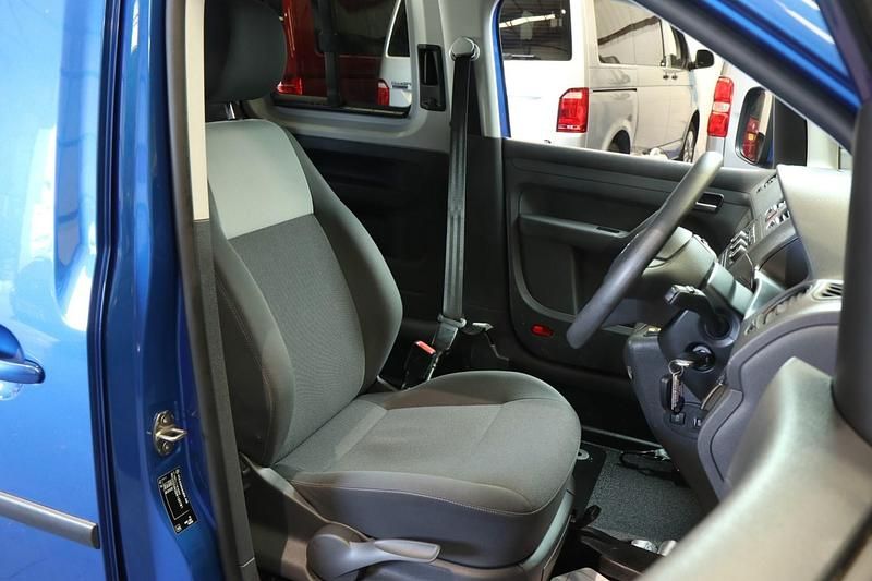 Used VW Caddy 102 HP (75 kW) 2013 Blue MPV