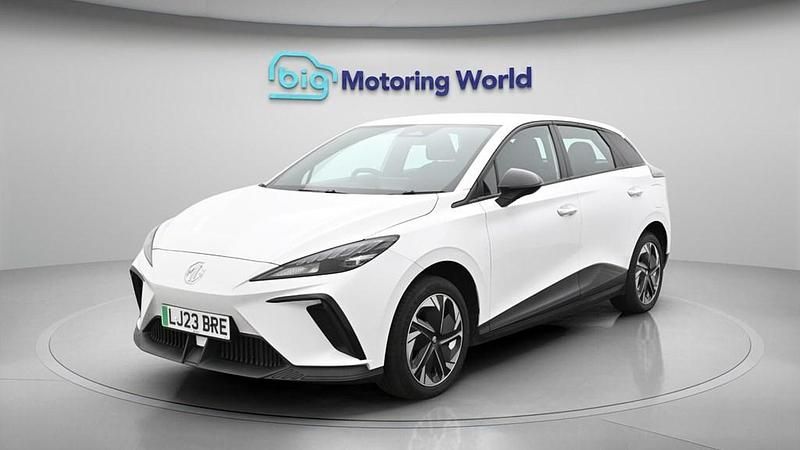 Begagnad MG MG4 EV SE 319 kW (435 HK) 2023 Halvkombi