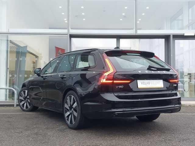 New Volvo V90 Plus 350 HP (257 kW) 2025 Silver Estate