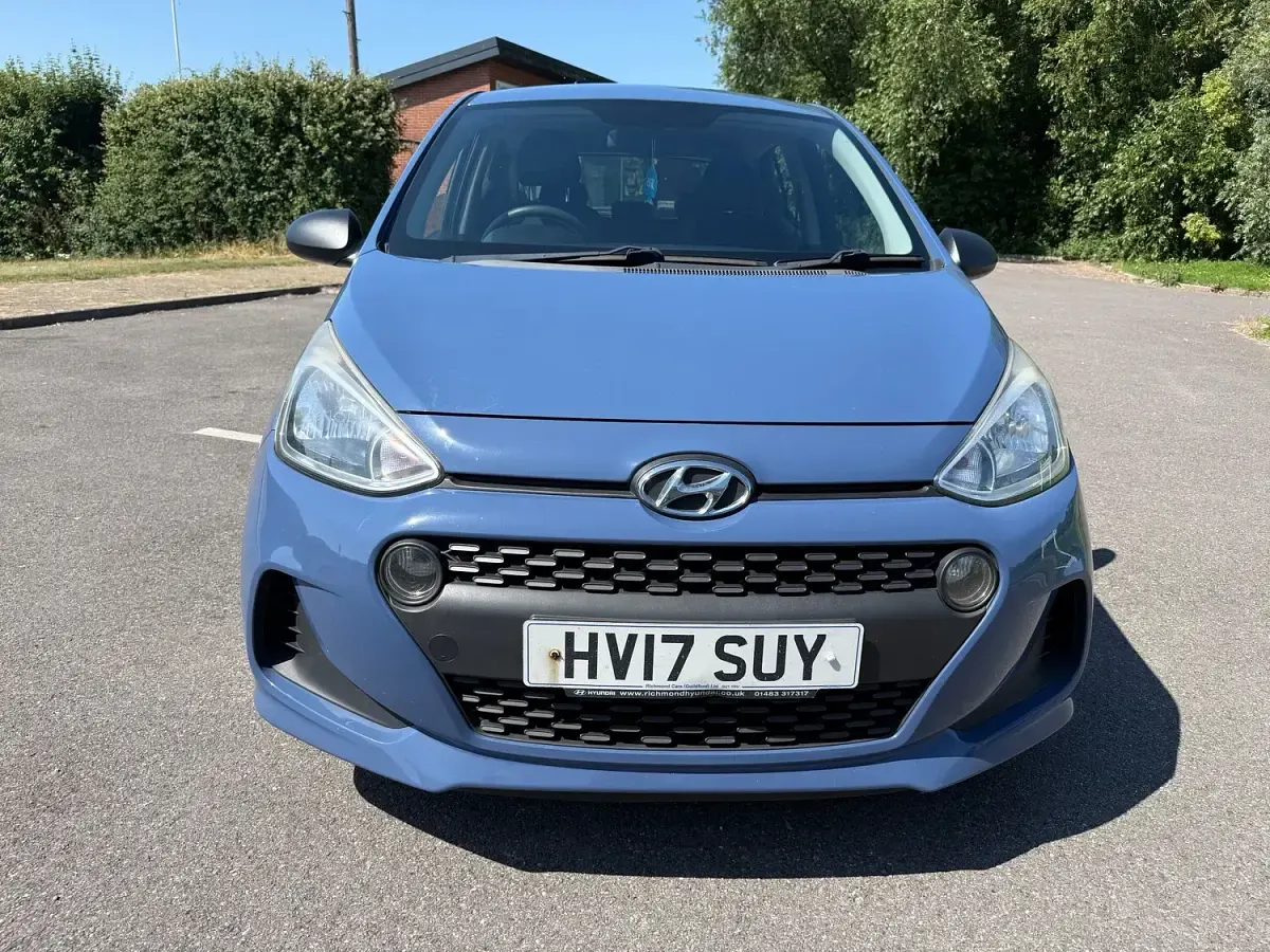 Used Hyundai i10 67 HP (49 kW) 2017 Blue Hatchback