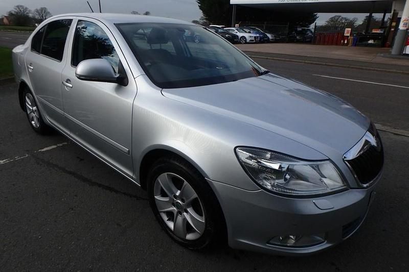 Used Skoda Octavia Elegance 105 HP (77 kW) 2012 Silver Hatchback