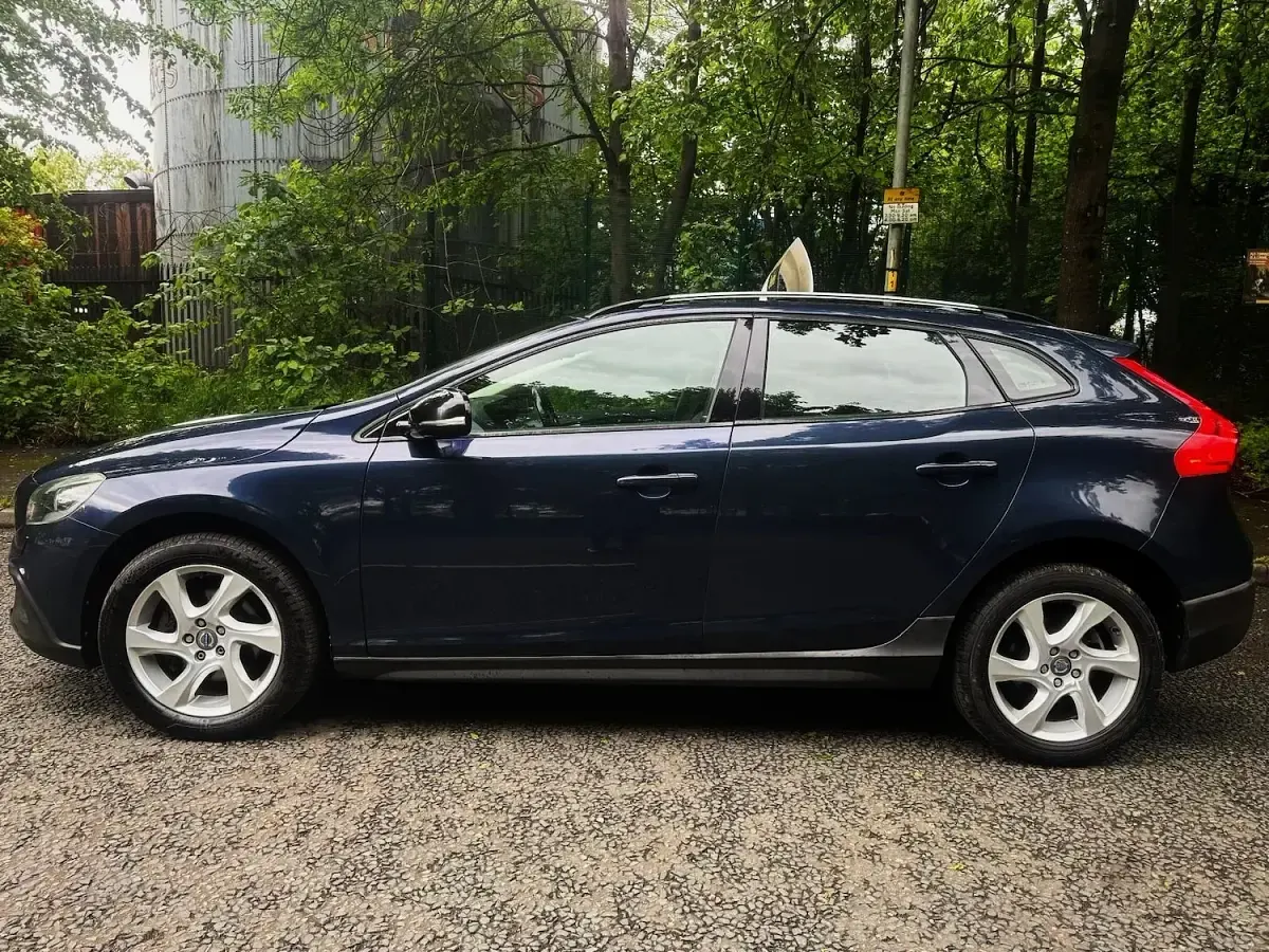 Used Volvo V40 2014 Blue Hatchback