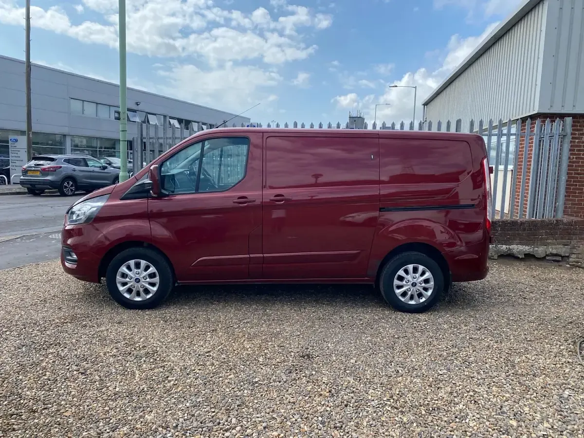 Used Ford Transit Custom Limited 130 HP (95 kW) 2020 Red Van