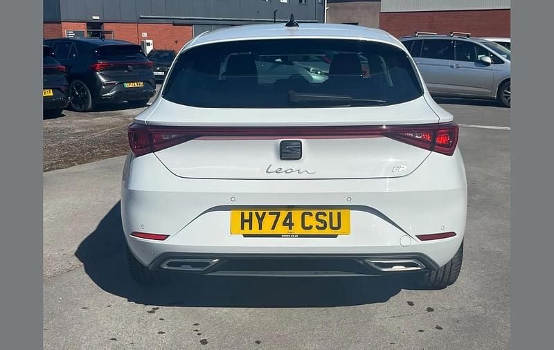 Used Seat Leon FR 147 HP (108 kW) 2024 White Hatchback