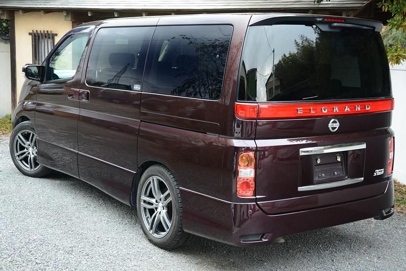 Used Nissan Elgrand 2009 Pearl purple MPV