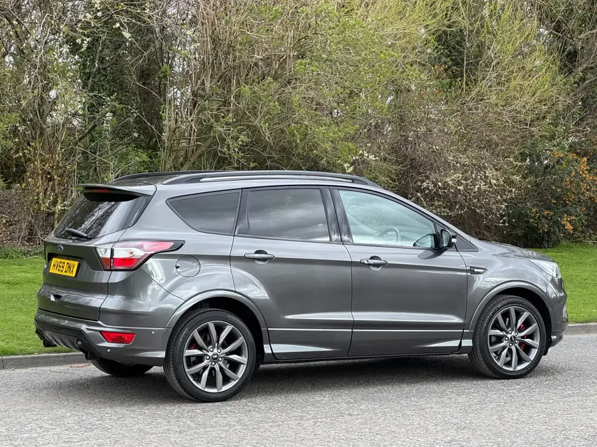 Usado Ford Kuga ST-Line 150 CV (110 kW) 2019 Gris SUV