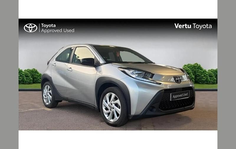 Used Toyota Aygo X PURE 72 HP (52 kW) 2023 Silver SUV