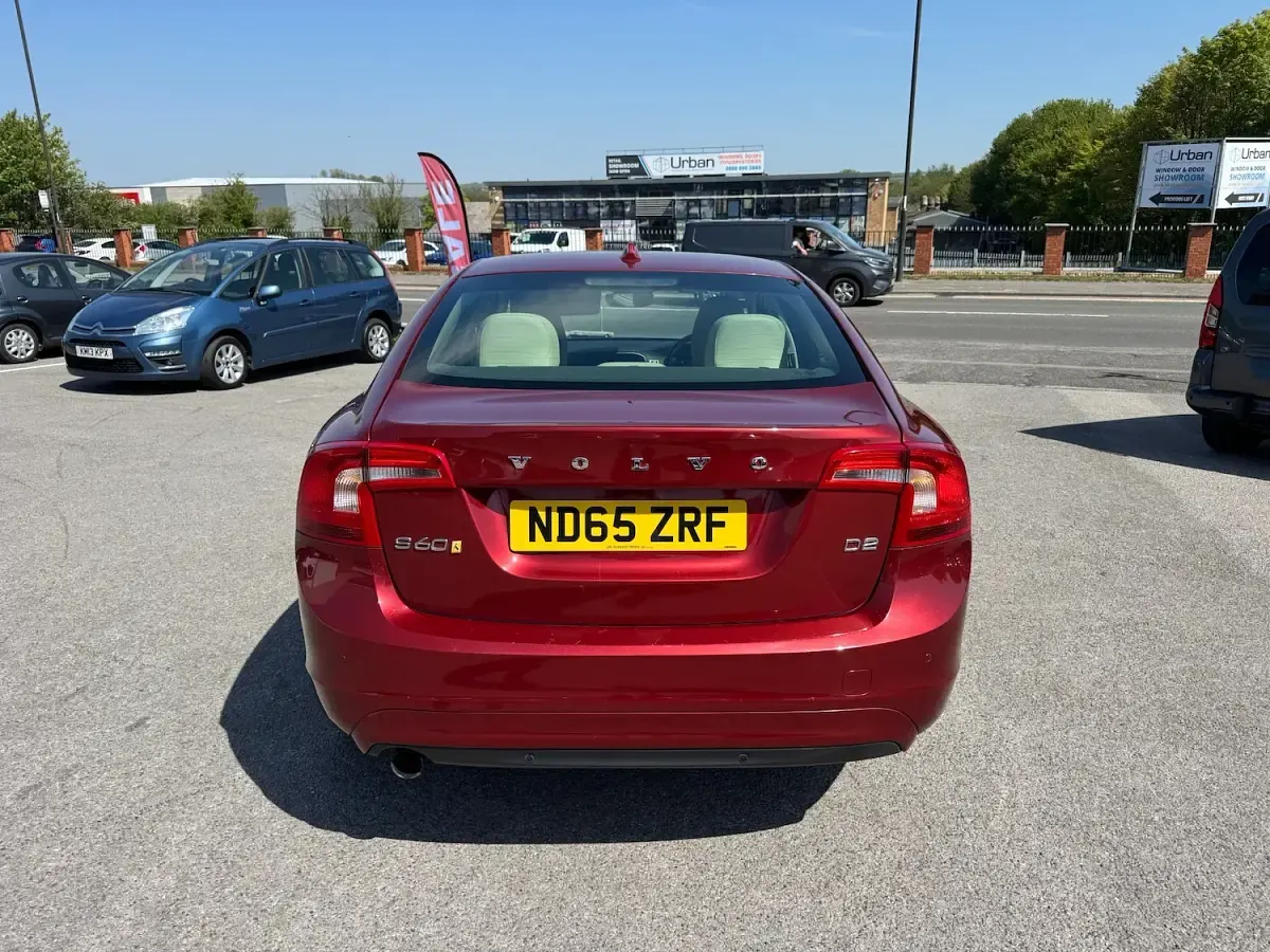 Used Volvo S60 SE 120 HP (88 kW) 2016 Red Sedan