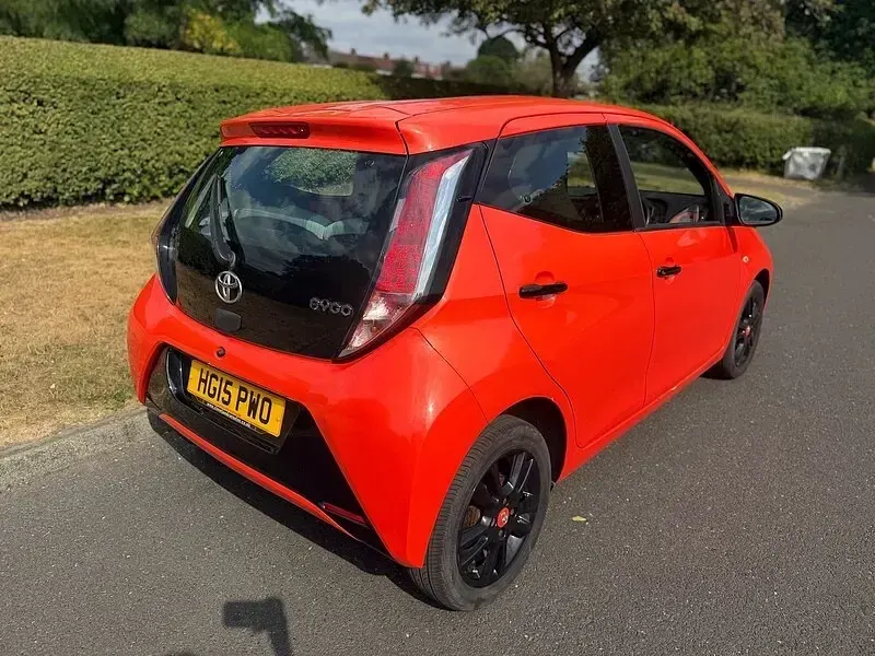 Used Toyota Aygo X-cite 69 HP (50 kW) 2015 Orange Hatchback