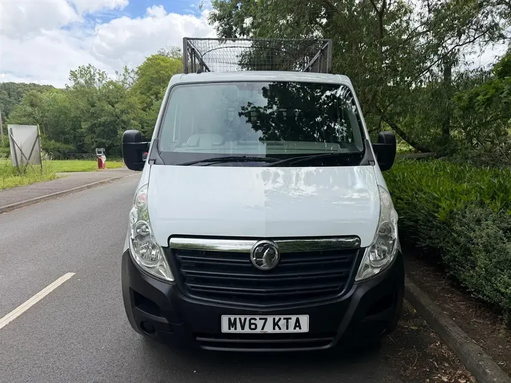 Used Vauxhall Movano 145 HP (106 kW) 2017 White MPV