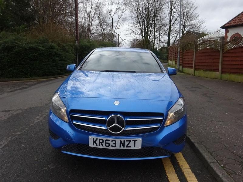 Used Mercedes A180 SE 2013 Blue Hatchback
