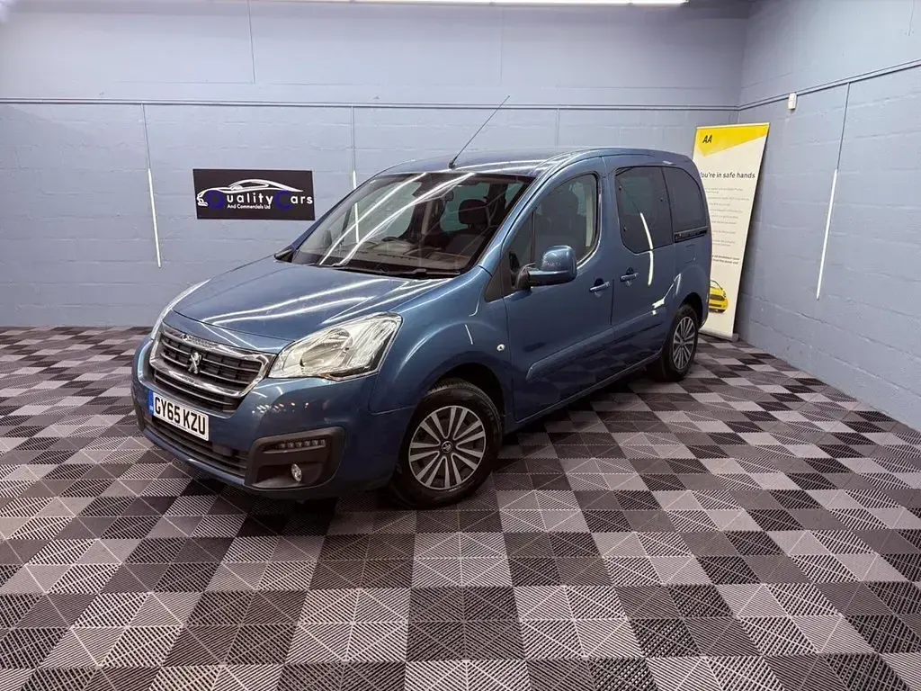 Second-hand Peugeot TePee Active 100 CP (73 kW) 2015 Albastru Monovolum