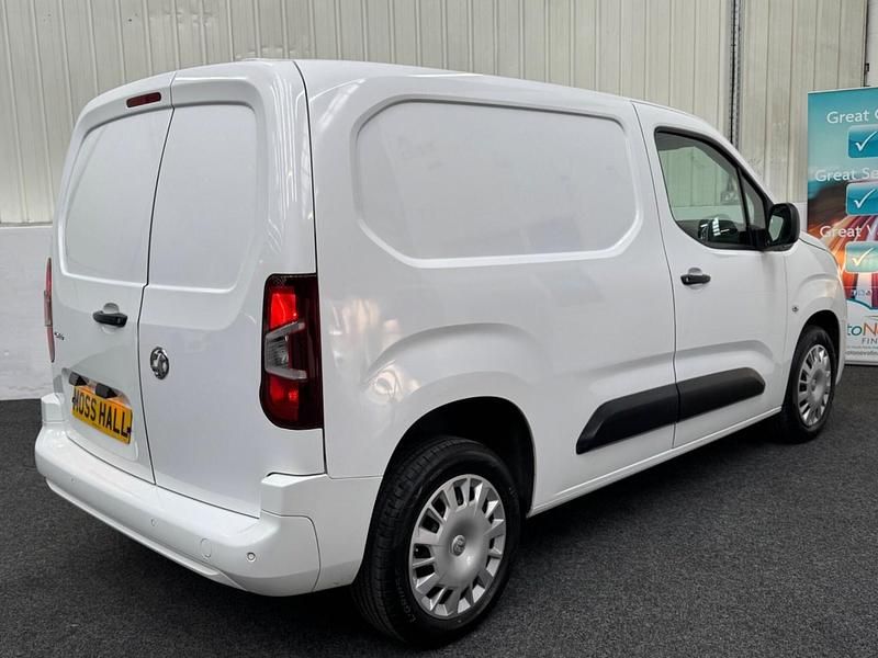 Used Vauxhall Combo Sportive 100 HP (73 kW) 2020 White MPV
