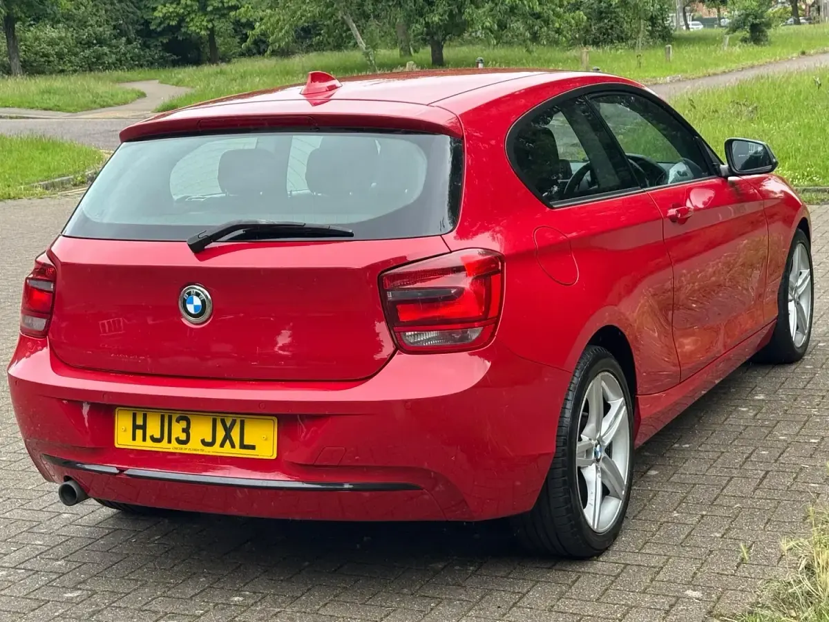 Used BMW 114 Sport Line 2013 Red Hatchback