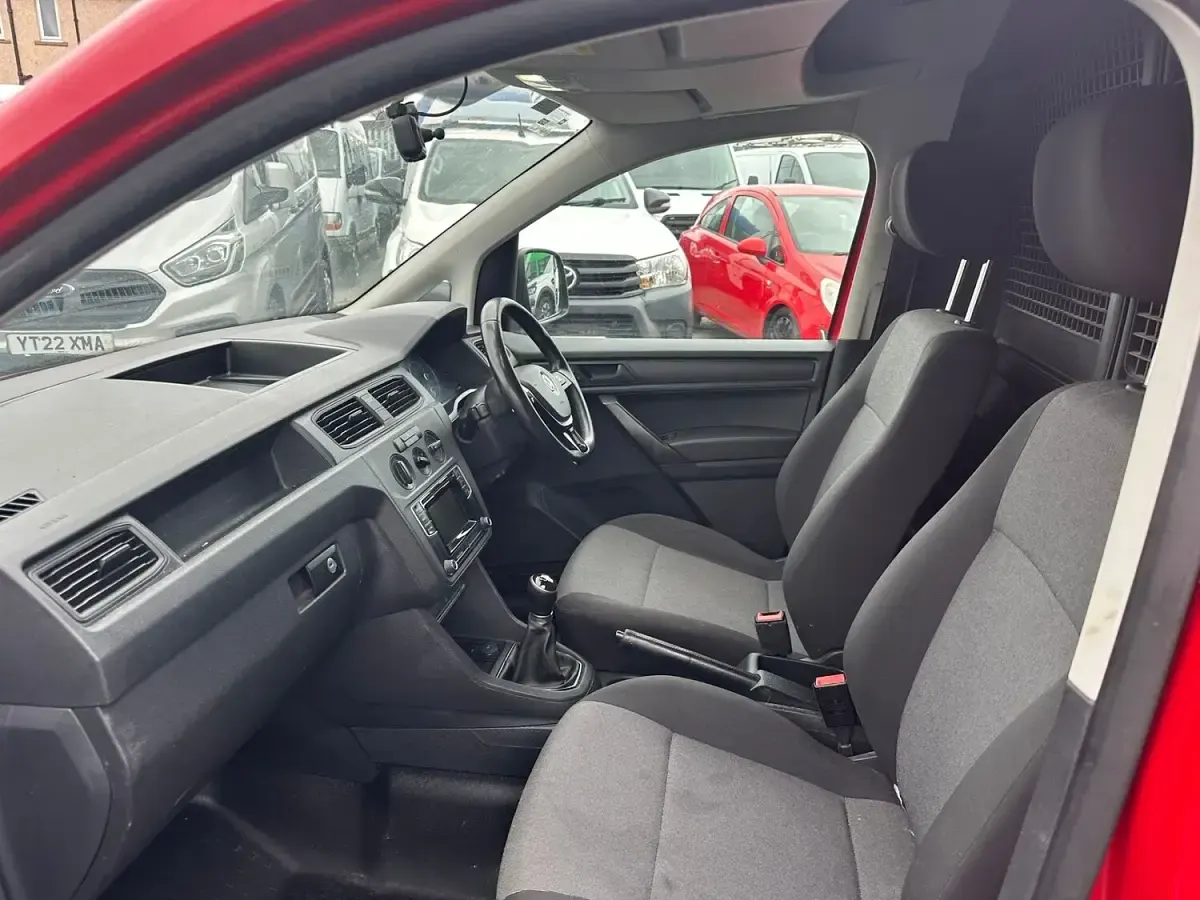 Used VW Caddy Startline 102 HP (75 kW) 2018 Red MPV
