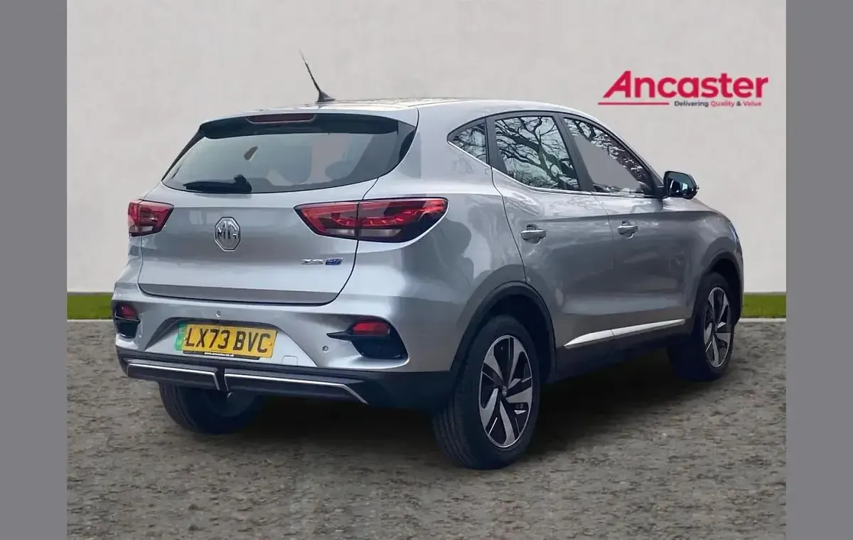 Używany MG ZS SE 127 kW (173 KM) 2023 Srebrny SUV