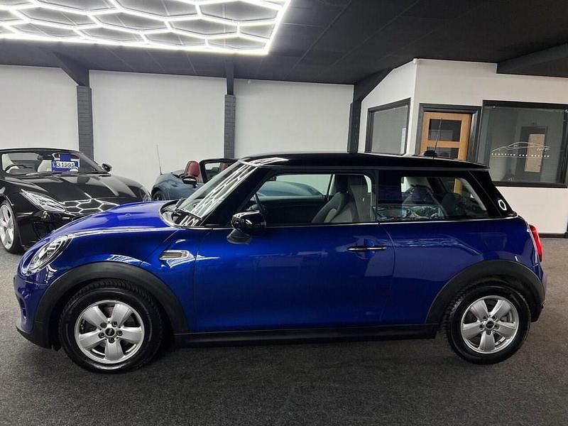 Gebraucht Mini Cooper Classic 136 PS (100 kW) 2020 Blau Kleinwagen