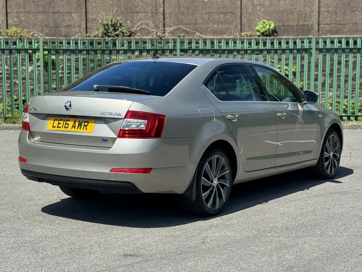Used Skoda Octavia LAURIN & KLEMENT 147 HP (108 kW) 2016 Beige Estate