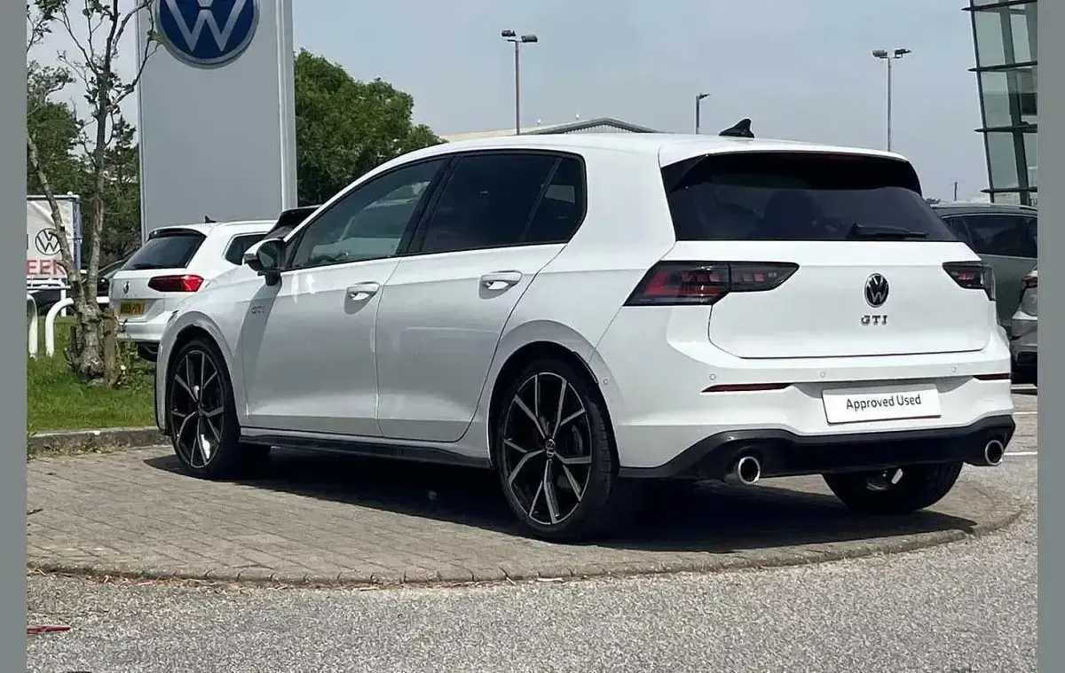 Used VW Golf VIII GTI 261 HP (191 kW) 2025 White Hatchback