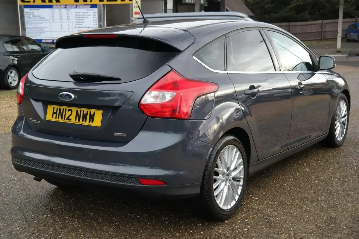Used Ford Focus Zetec 115 HP (84 kW) 2012 Grey Hatchback