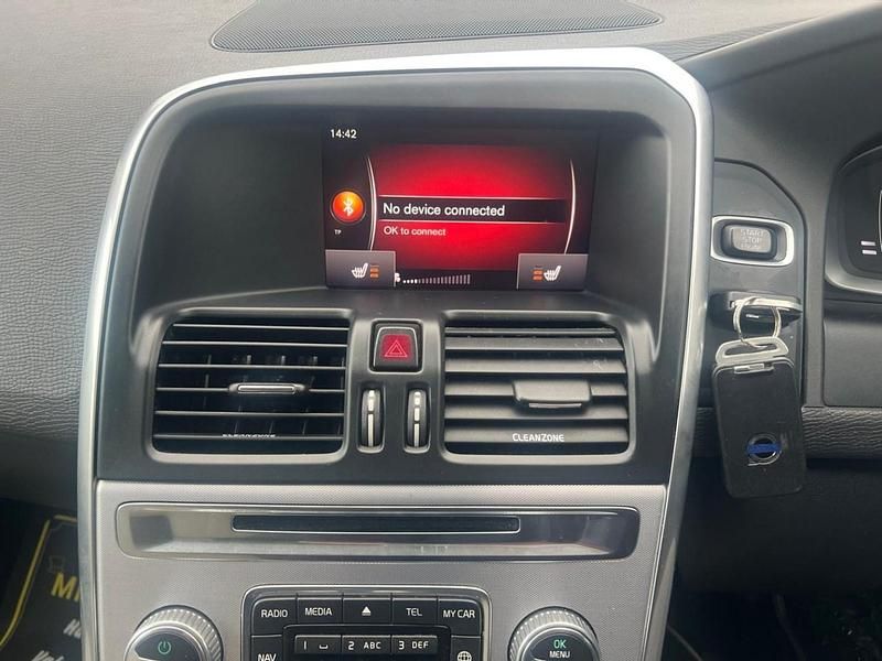 Used Volvo XC60 SE 190 HP (139 kW) 2017 Blue SUV