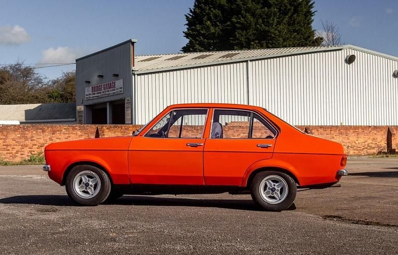 Used Ford Escort 57 HP (41 kW) 1976 Red Sedan