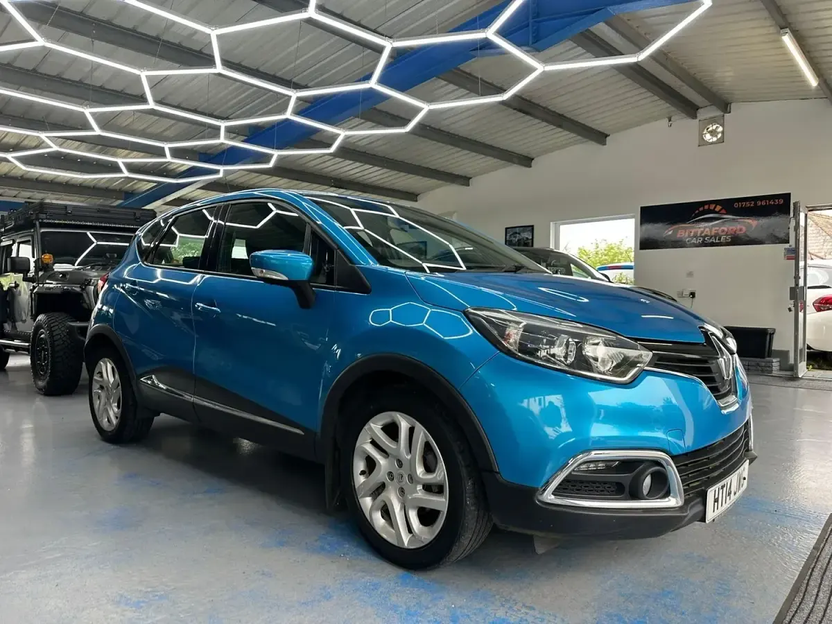 Used Renault Captur Dynamique 90 HP (66 kW) 2014 Blue SUV
