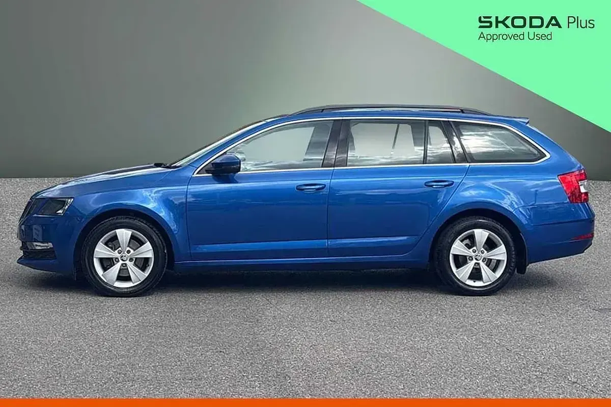 Used Skoda Octavia 85 HP (62 kW) 2018 Race blue metallic Estate