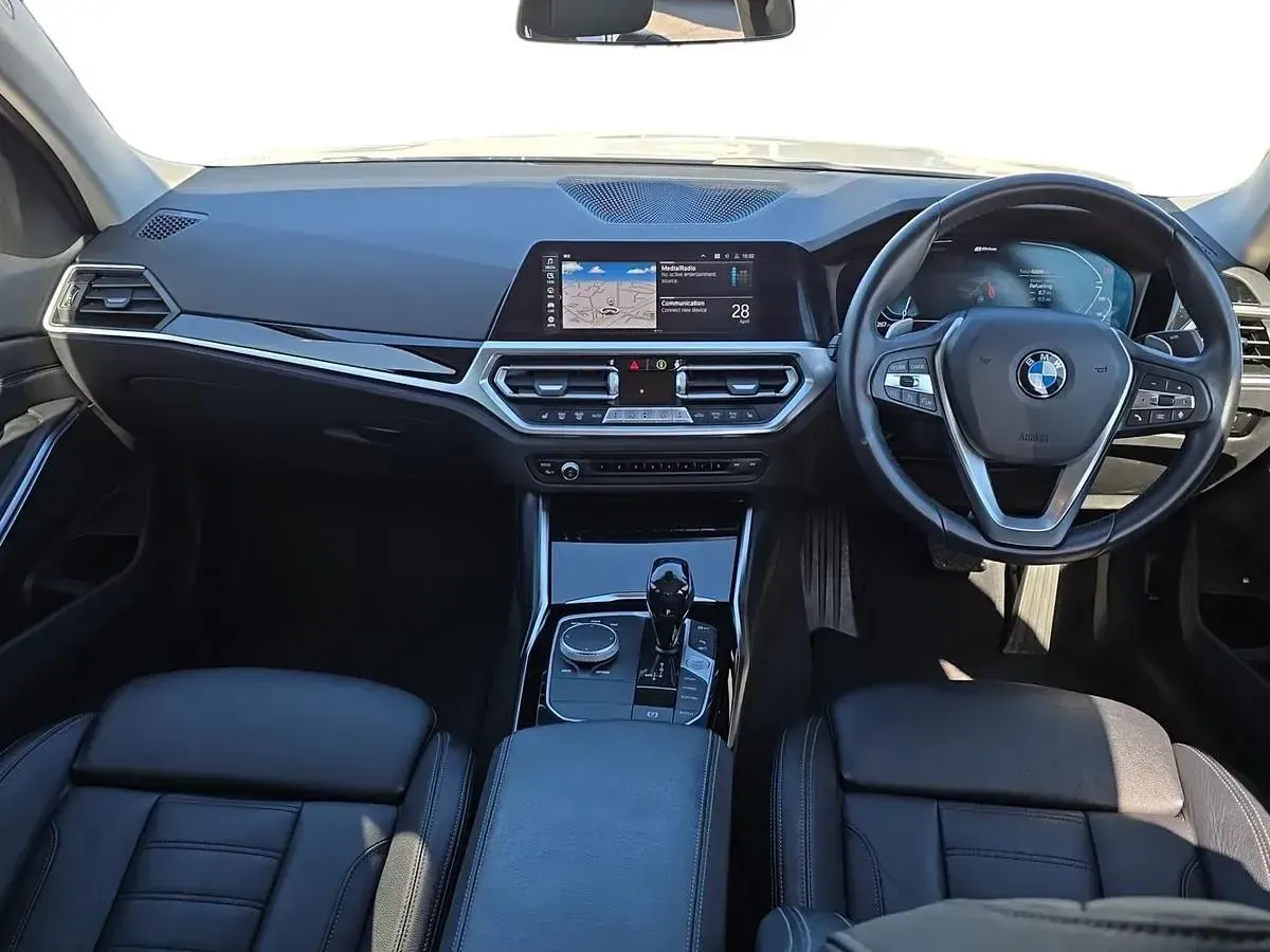 Used BMW 330e Sport Line 2021 Mineral white Sedan