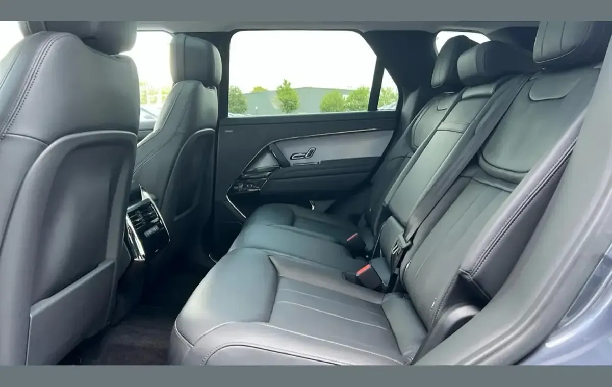 Used Land Rover Range Rover Sport SE 300 HP (220 kW) 2024 Metallic  varesine blue SUV