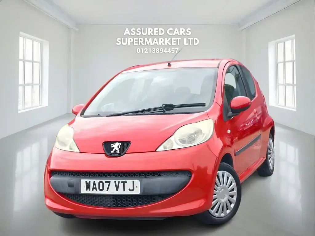 Begagnad Peugeot 107 68 HK (50 kW) 2007 Röd Halvkombi
