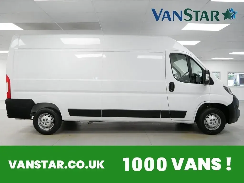 Second-hand Peugeot Boxer Premium 140 CP (102 kW) 2024 Alb Van