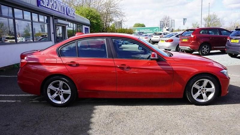 Used BMW 318 Basis 143 HP (105 kW) 2012 Red Sedan