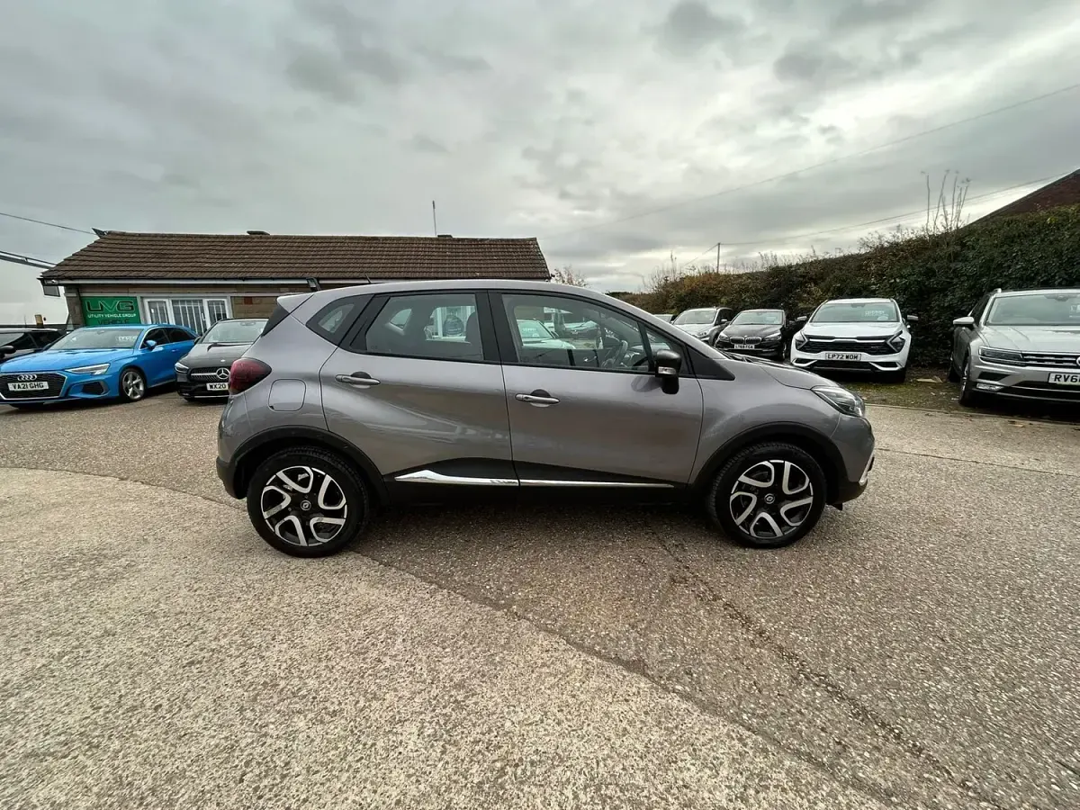 Used Renault Captur Dynamique 90 HP (66 kW) 2018 Grey SUV