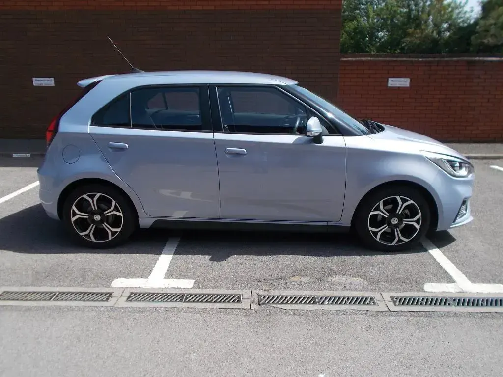 Used MG MG3 Exclusive 106 HP (77 kW) 2022 Silver Hatchback