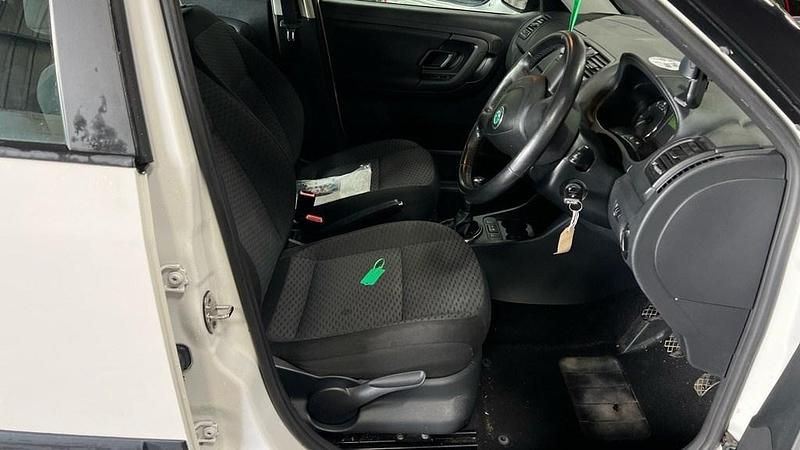 Used Skoda Fabia SE 105 HP (77 kW) 2011 White Hatchback