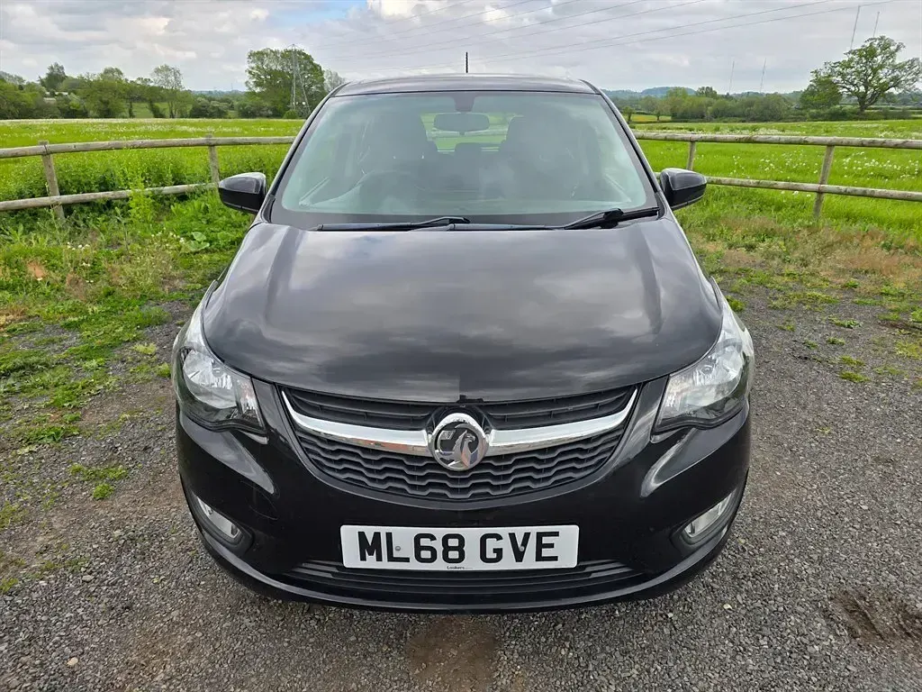 Second-hand Vauxhall Viva 73 CP (53 kW) 2018 Negru Hatchback