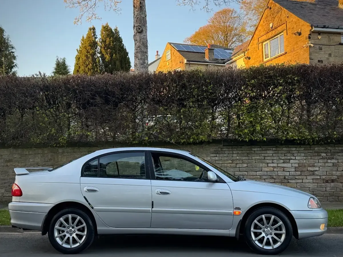 Used Toyota Avensis SR 2002 Silver Sedan