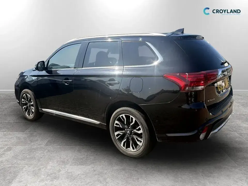Used Mitsubishi Outlander P-HEV 2017 Black Estate