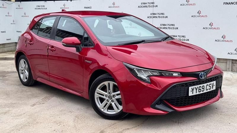 Used Toyota Corolla 122 HP (89 kW) 2019 Red Hatchback