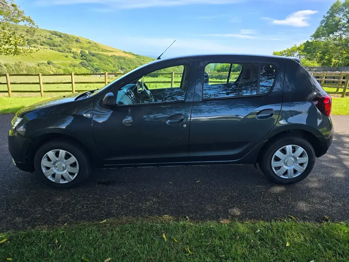 Used Dacia Sandero Essentiel 90 HP (66 kW) 2018 Grey Hatchback