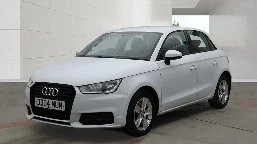 Usado Audi A1 Sportback Comfort 116 HP (85 kW) 2016 Branco Citadino