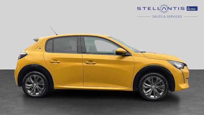 Used Peugeot e-208 Allure 98 kW (134 HP) 2021 Yellow Hatchback