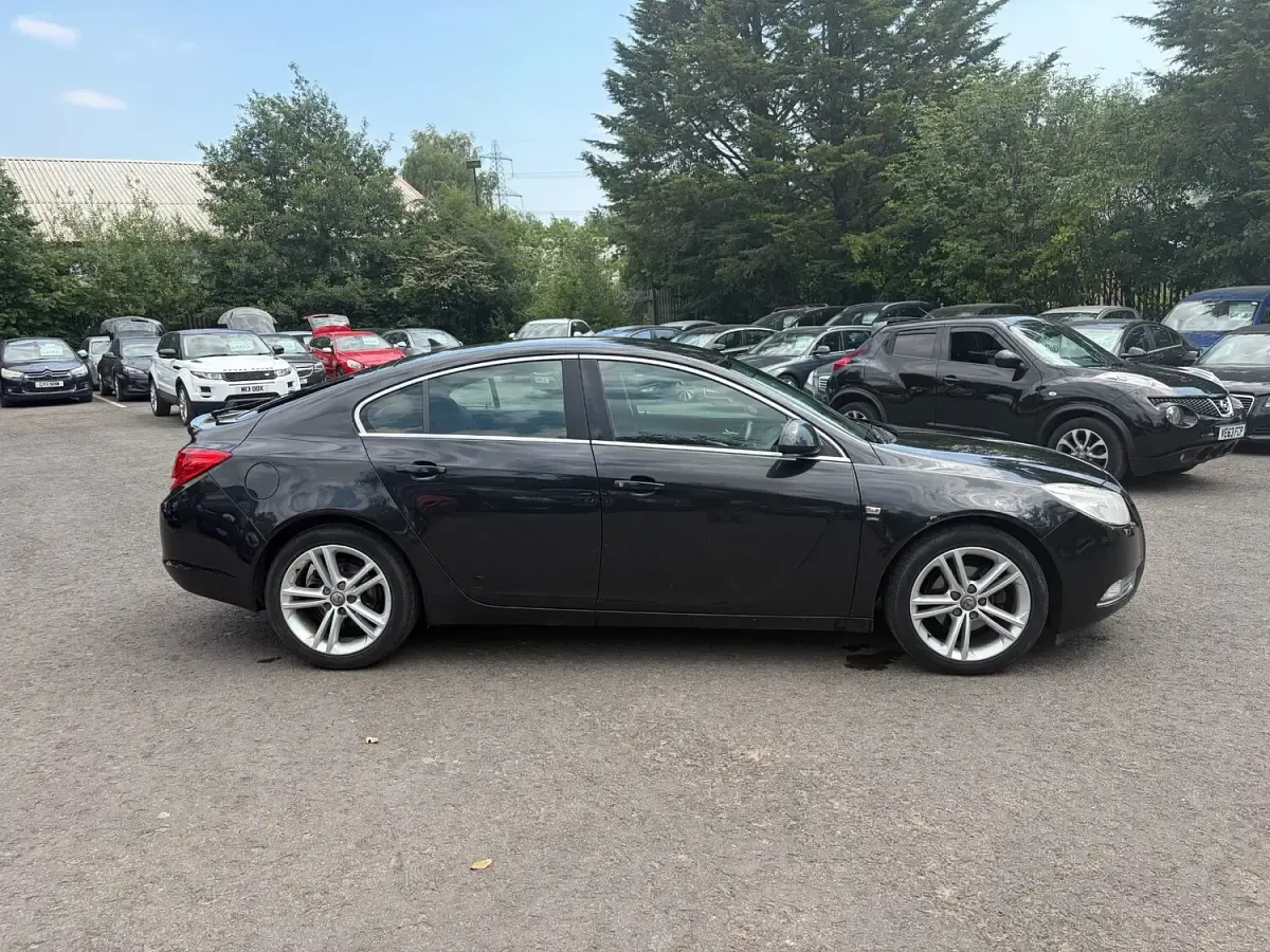 Used Vauxhall Insignia SRi 160 HP (117 kW) 2011 Black Hatchback