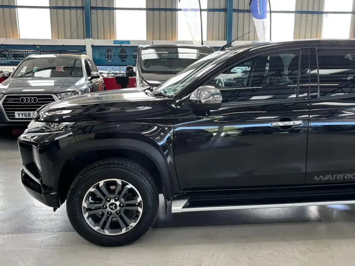 Second-hand Mitsubishi L200 Warrior 150 CP (110 kW) 2020 Negru Pickup