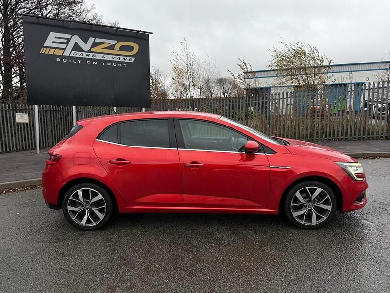 Used Renault Mégane IV Dynamique 110 HP (80 kW) 2016 Red Hatchback