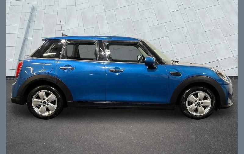 Used Mini Cooper Classic 134 HP (98 kW) 2022 Blue Hatchback