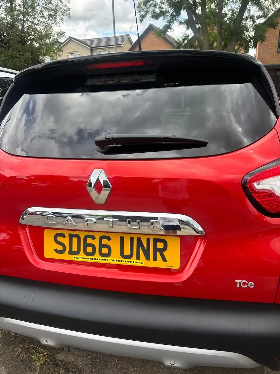 Used Renault Captur Signature 90 HP (66 kW) 2016 Red SUV
